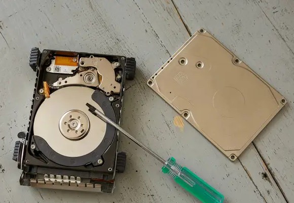 什么是物理破壞硬盤銷毀方式，有哪些常見的具體操作？